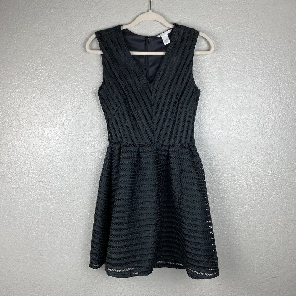 H&M Black A-Line Lace Eyelet Body Flattering Dress Women's Size 4 - Picture 3 of 7